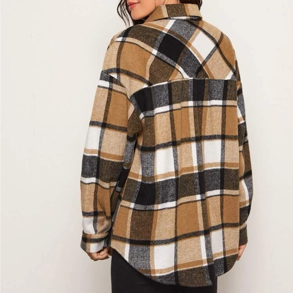 SHEIN LUNE Plaid Curved Hem Longline
Overshirt - Picture 3 of 7